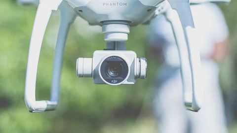Manipulation of jet breakup length and droplet size in axisymmetric flow focusing upon actuation