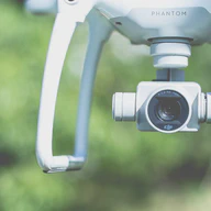 Manipulation of jet breakup length and droplet size in axisymmetric flow focusing upon actuation